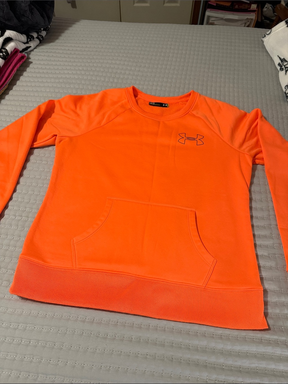 Under Armour Women’s Orange Crewneck Sweatshirt with Front Pocket size large